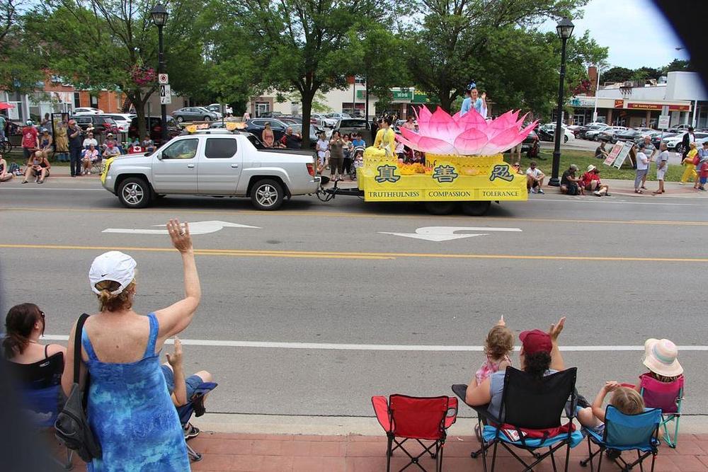 Falun Gong grupa na paradi 