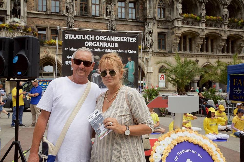 Reneeg Trachsel i Gabriela Bonfiglioli su potpisali peticiju za podršku otporu. Par je izrazio svoju tugu što se ovakva kriza ljudskih prava i dalje nastavlja u Kini.