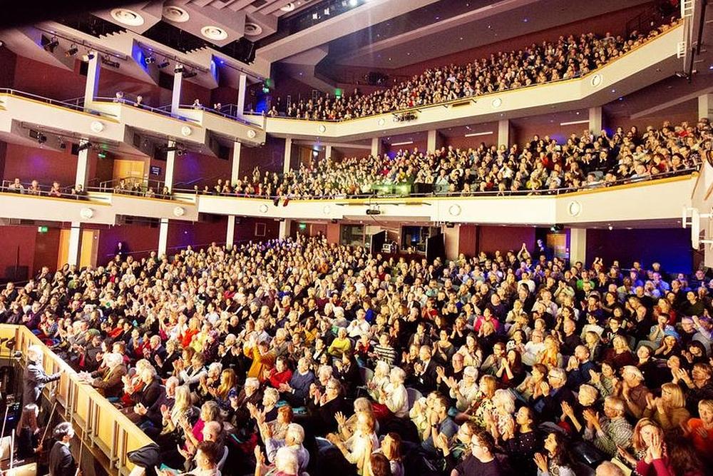 Međunarodna kompanija Shen Yun izvela šest rasprodanih predstava u New Victoria Theatru u Wokingu, Velika Britanija, od 8. do 11. januara 2020. godine. 