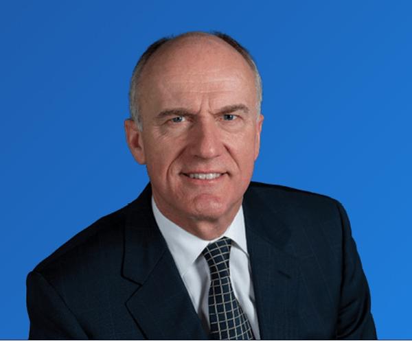 Časni Eric Abetz, australski senator i predsjednik Zakonodavnog Odbora za vanjske poslove, odbranu i trgovinu