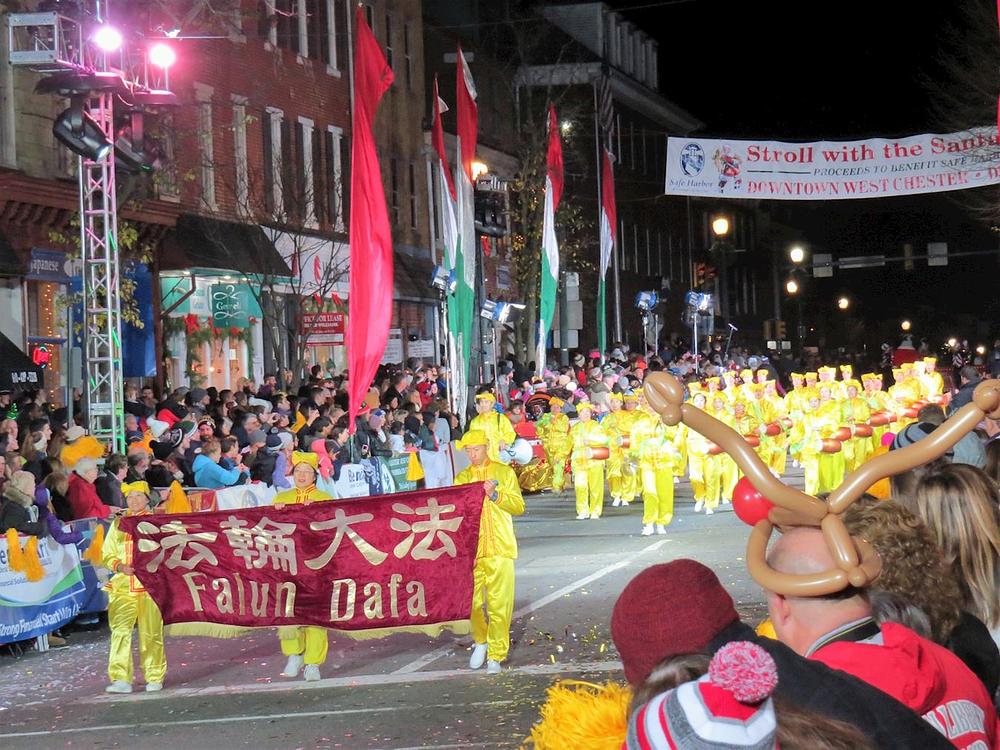 Praktikanti su po 10. put, 1. prosinca 2017., prisustvovali tradicionalnoj božićnoj paradi West Chester u Philadelphiji. Dočekali su ih gledatelji s obje strane rute. 