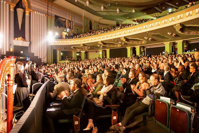  The Shen Yun World Company u sali Eventim Apollo u Londonu 5. marta. Trupa je imala deset nastupa u Londonu od 26. februara do 6. marta, sa rasprodatim nastupima za vikend. (The Epoch Times)