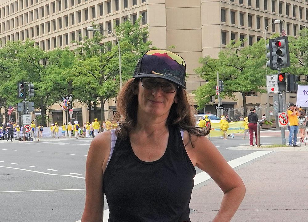 Adina Docter predaje u široj oblasti Washington D.C. 