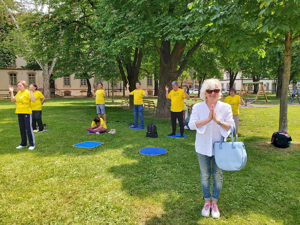 Marina se fotografirala s praktikantima rekavši: „Želim zabilježiti ovaj prizor i objaviti ga na društvenoj mreži“ 