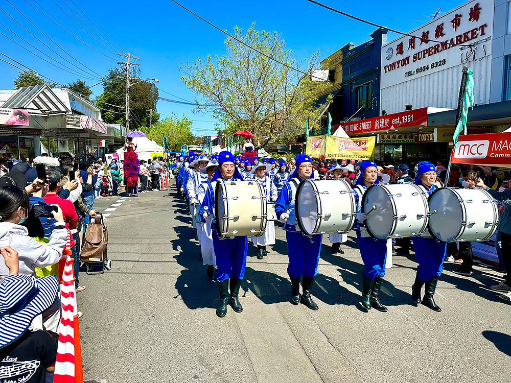 Falun Dafa praktikanti su pozvani da sudjeluju na Granny Smith Festivalu 15. listopada 2022.