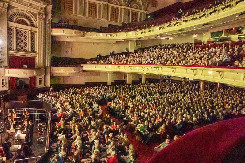  Ansambl Shen Yun New York u Edinburgh Playhouse u Edinburghu, Ujedinjeno Kraljevstvo, 11. siječnja. Ansambl je predstavio dva rasprodana nastupa u Edinburghu od 11. do 12. siječnja. (The Epoch Times) 