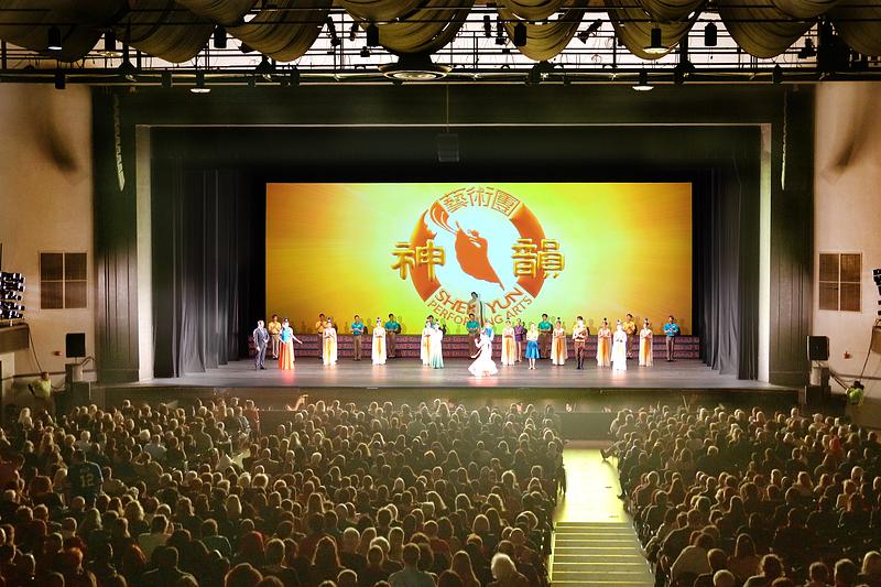  Ansambl Shen Yun Touring u dvorani William B. Bell Auditorium u Augusti, Georgia, 10. siječnja. Ansambl je predstavio dva nastupa u Augusti od 10. do 11. siječnja. (The Epoch Times) 