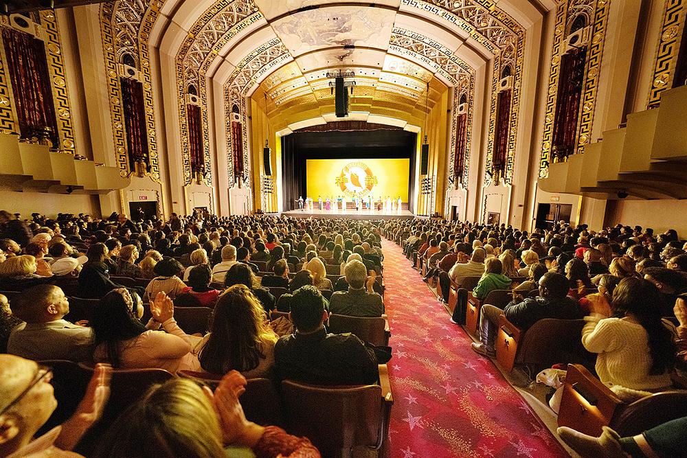 Shen Yun Touring Company je, 11. februara, izvela dva nastupa, oba pred prepunim dvoranama, u The Bushnell - The William H. Mortensen Hall u Hartfordu, Connecticut. (The Epoch Times)
 