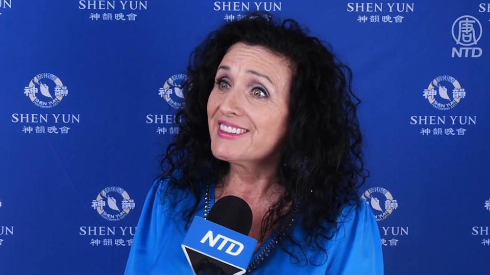 Annette Mesa, učiteljica plesa i koreografkinja, na predstavi Shen Yun u Tucsonu, u Arizoni, 12. februara (NTD Television)
 