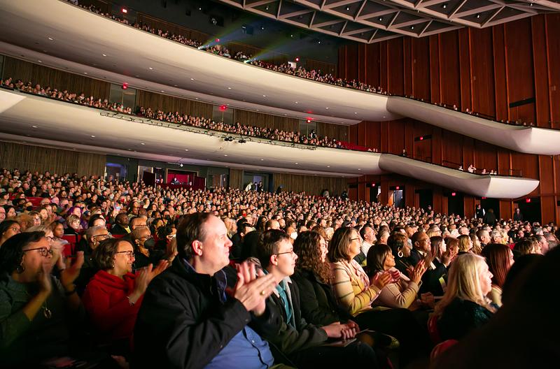 Shen Yun North America Company u Chrysler Hallu u Norfolku, Virginija, 7. januara. Trupa je izvela tri nastupa u Norfolku od 7. do 8. januara, sve pred rasprodanim dvoranama. (The Epoch Times)