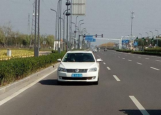 Policijski auto prati Gđa Wang Fan u 14:00. 7. oktobra 2022. godine