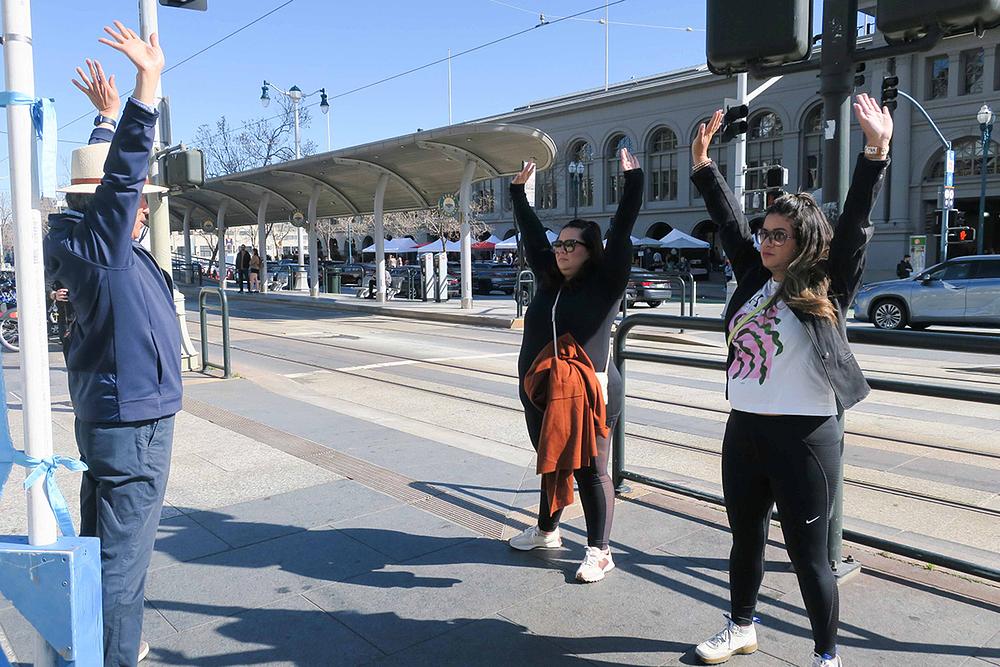 Arianna (druga desno) i njezina najbolja prijateljica Luisa (prva desno) iz Teksasa naučile su vježbe.