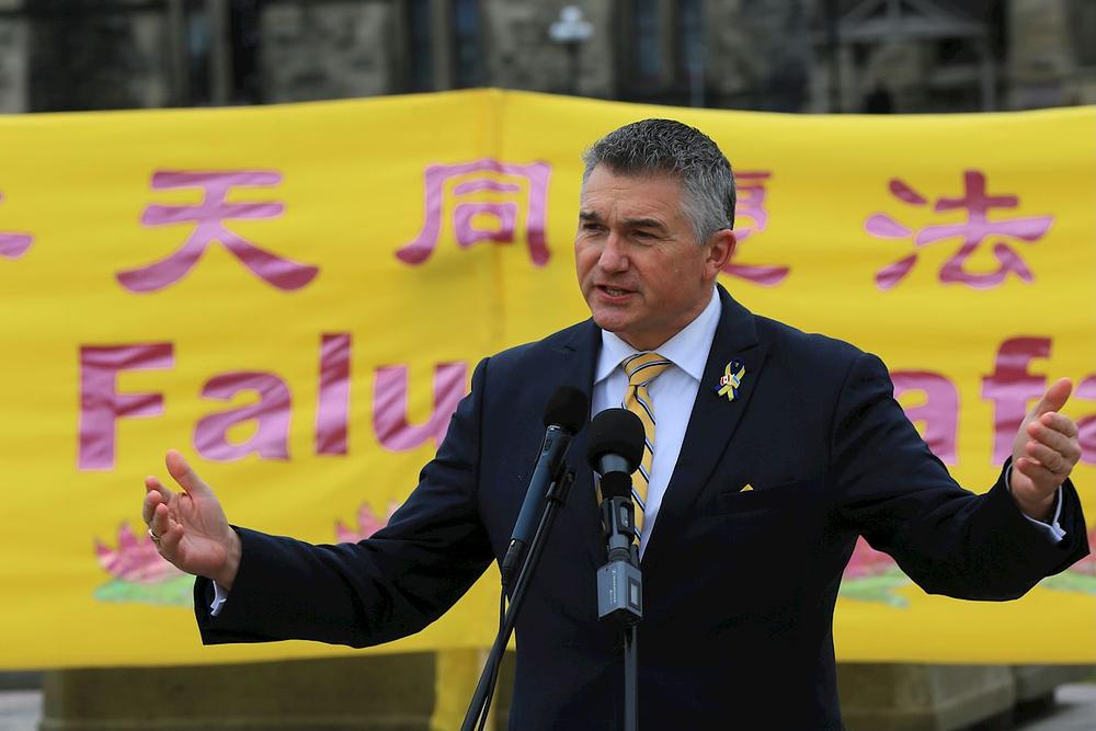 James Bezan se obratio na proslavi na Parliament Hillu 3. maja.