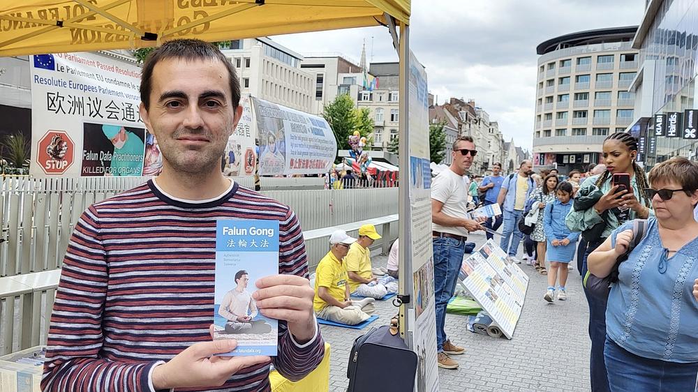  Felixu se sviđaju Falun Dafa principi Istinitosti, Dobrodušnosti i Tolerancije.