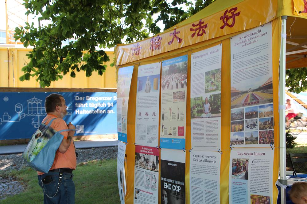 Čitanje panela o Falun Dafa i progonu KPK.