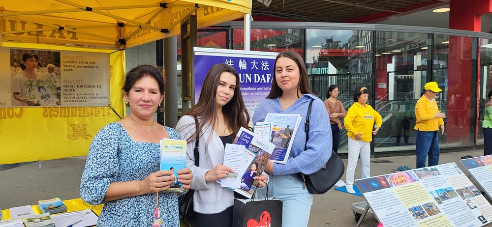 Dvije studentice Sofija (u sredini) i Elena (desno) su razgovarale sa praktikanticom Karin (lijevo) 