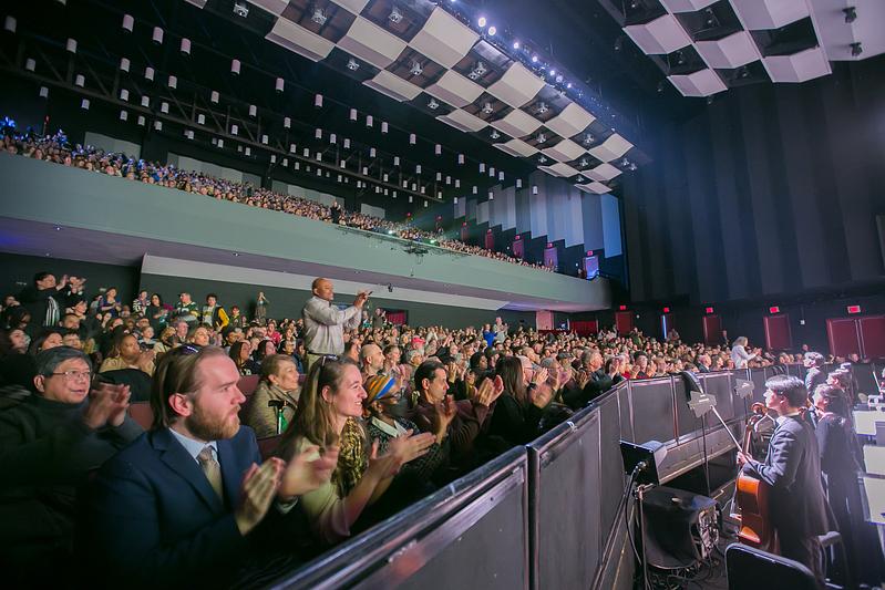 Shen Yun North America Company u Centru za umjetnost Univerziteta George Mason u Fairfaxu, Virginia, popodne 20. januara. Trupa je izvela tri nastupa u Fairfaxu od 20. do 21. januara, sve pred prepunim salama. (The Epoch Times)