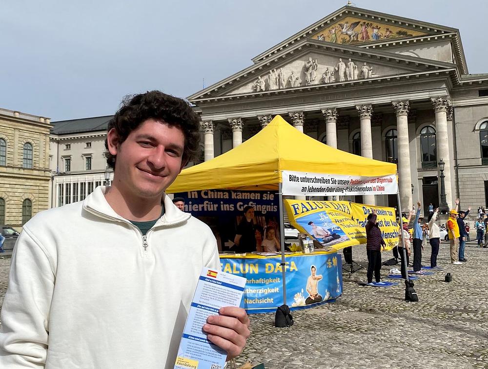 Charlie, student iz Sjedinjenih Američkih Država.