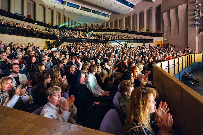 Shen Yun Global Company na Forumu am Schlosspark u Ludwigsburgu, Njemačka, 18. februara. Trupa je imala šest nastupa u Ludwigsburgu od 14. do 18. februara, uz nekoliko rasprodanih predstava. (The Epoch Times)