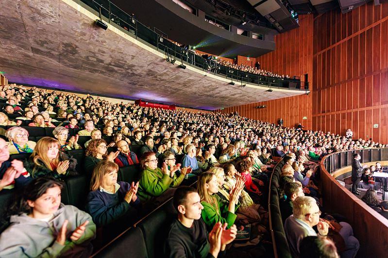 Pozorišna trupa Shen Yun New Era u Teatro Auditorio San Lorenzo de El Escorial u San Lorenzo de El Escorial, Španija, uveče 10. marta. (The Epoch Times) 