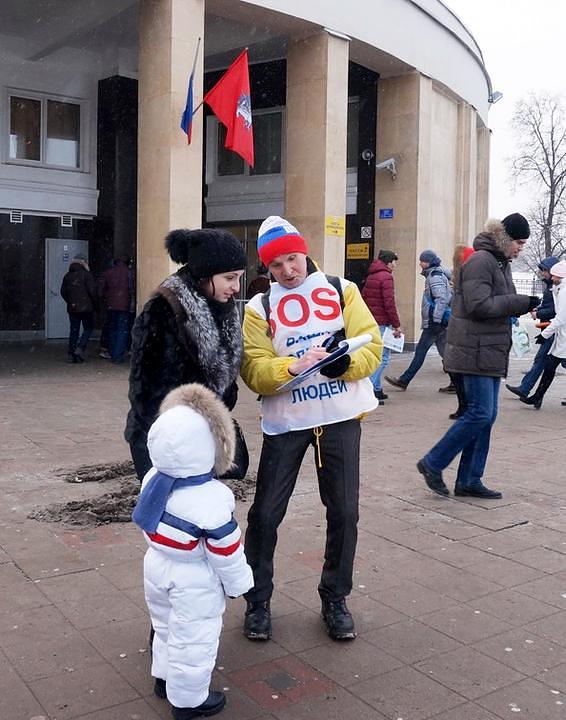 Praktikanti prikupljaju potpise pozivajući na procesuiranje bivšeg kineskog lidera koji je pokrenuo žestoki progon Falun Dafa.