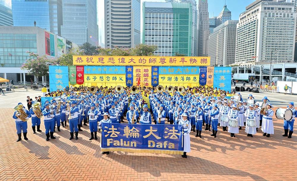 Divine Land Marching Band vodi paradu