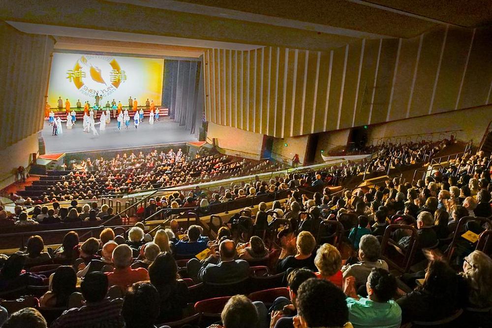 Shen Yun u William Saroyan kazalištu u  Fresnu, 16. siječnja