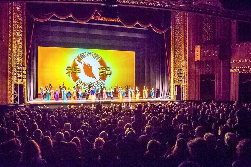 Shen Yun predstava u Peabody Opera House, St. Louis, Missouri, 13. veljače