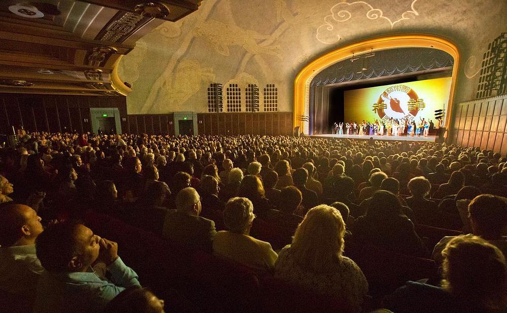 Poziv na bis u Bridges Auditoriumu Pomona koledža u Claremontu CA, 9. aprila 2016. godine.