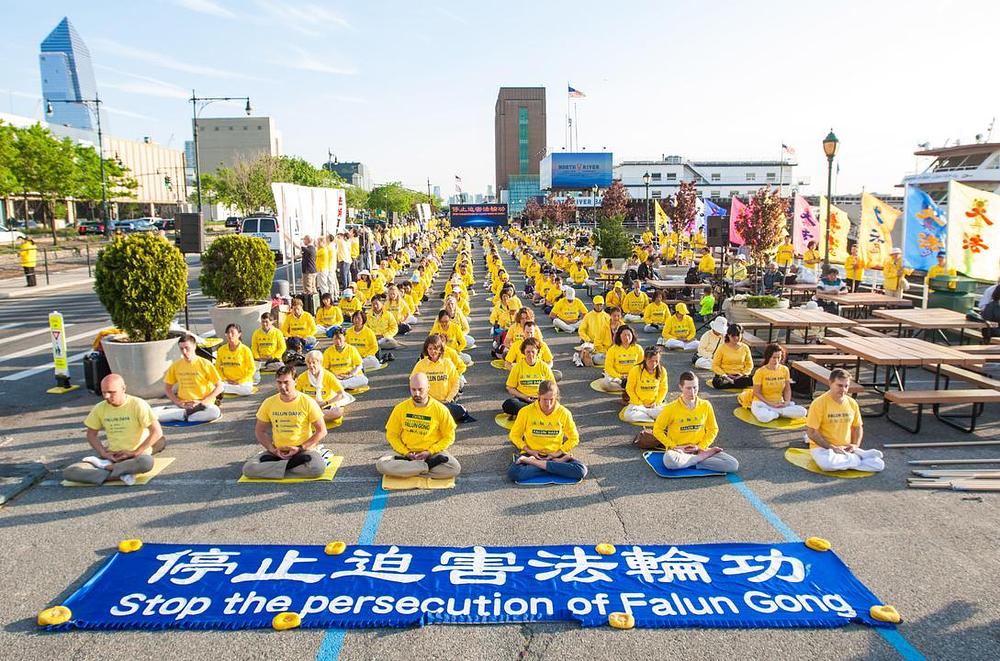 Grupna meditacija ispred kineskog konzulata u New Yorku