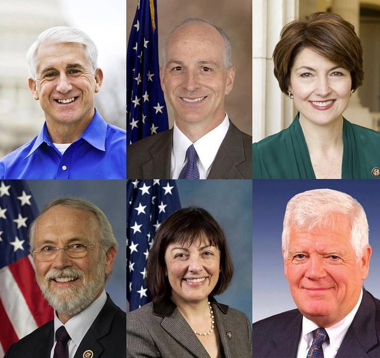 Šest političara koji su od kineskog predsjednika tražili oslobađanje praktikanata Falun Gonga: (prvi red: Dave Reichert (R), Adam Smith (D), Cathy McMorris Rodgers (R); drugi red: Dan Newhouse (R), Suzan Delbene (D), Jim McDermott (D))