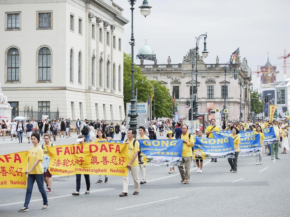 Marš je prošao kroz najzaposleniji centar Berlina.