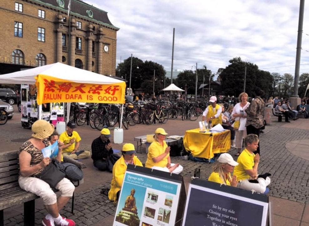 Praktikantski štand na Festivalu kultura.