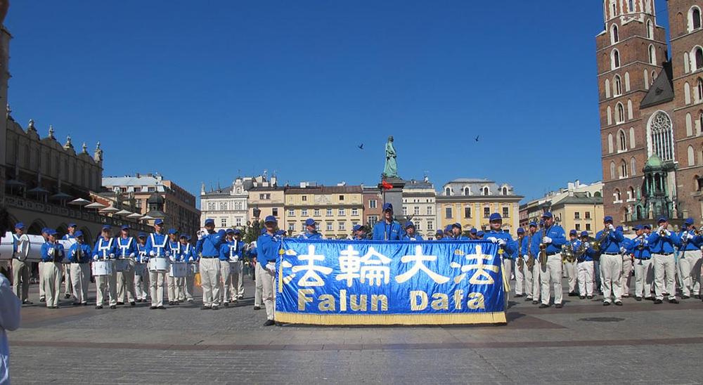 Tian Guo Marching Band svira na glavnom trgu u Krakovu 26. i 27. avgusta