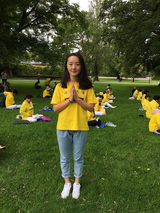 Xiaoxiao, studentica, je poslala Novogodišnje čestitke Učitelju Liju.