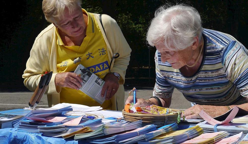 Mirne demonstracije i prikupljanje potpisa na Thunplatz (Thun trgu)
