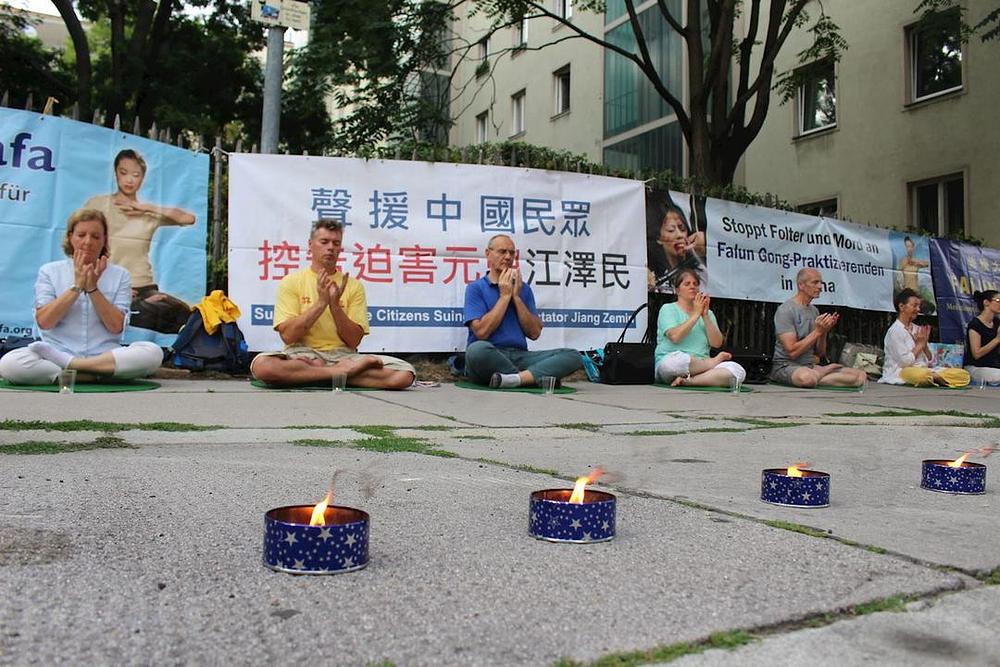 Protest ispred kineske ambasade u Beču