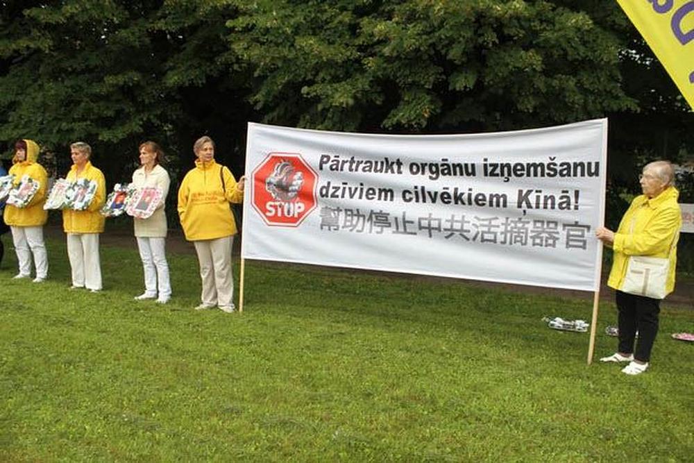 Protest protiv progona ispred kineske ambasade