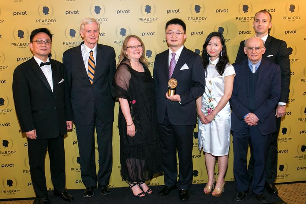 S lijeva na desno: Joe Wang (NTDTV Kanada), David Kilgour, bivši državni sekretar Kanade, Valerie Creighton, predsjednica Medijskog fonda Kanade, režiser Leon Lee, Crystal Chen, David Matas, advokat za ljudska prava, Jared Pearman.