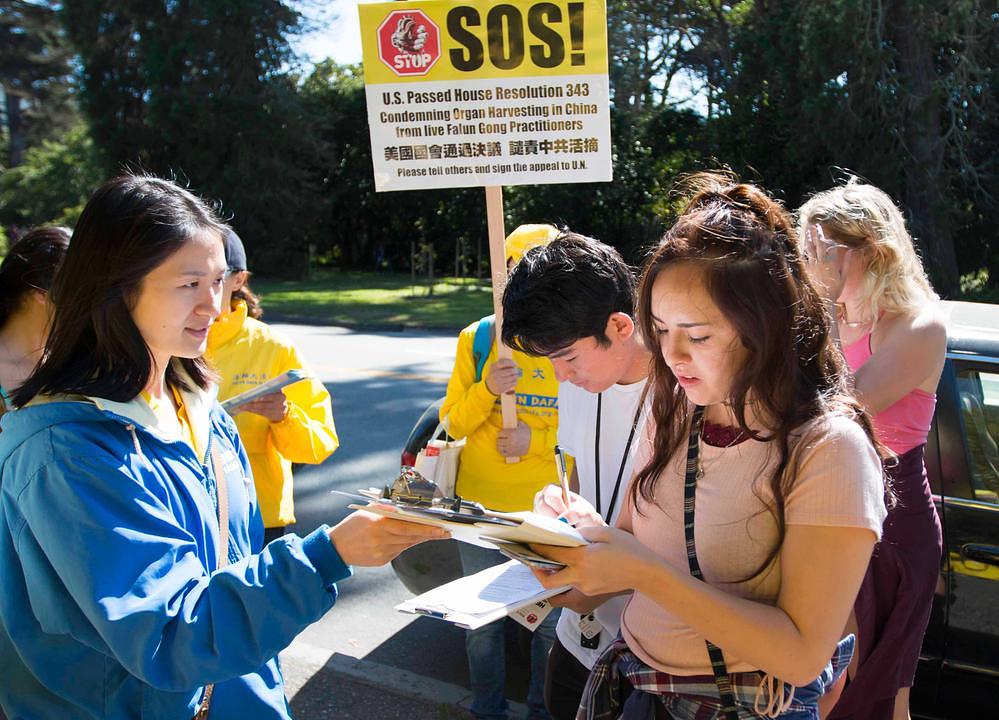 Mali marš i prikupljanje potpisa u parku Golden Gate.