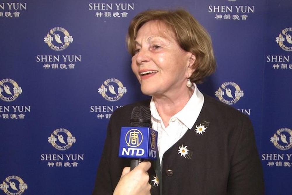 Gerlinde von Spannring, profesorica umjetnosti i kulture, na predstavi u Beču 