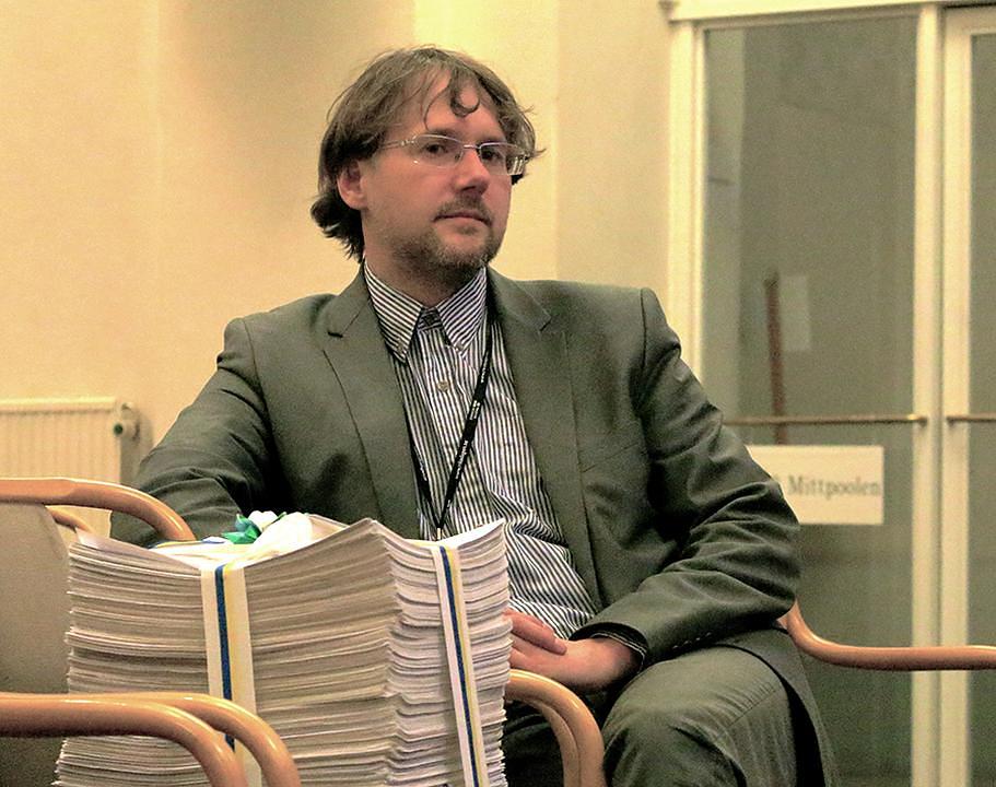 Član švedskog parlamenta Niclas Malmberg je sponzorirao prikazivanje i bio domaćin foruma