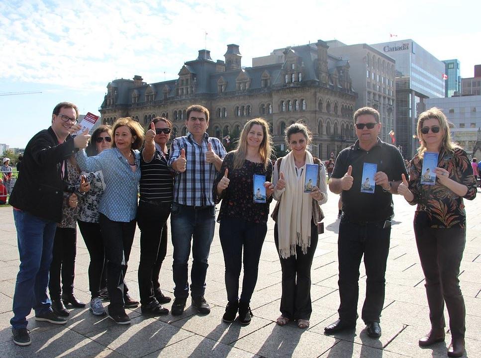 Turisti iz Portugalije podržavaju Falun Gong. 