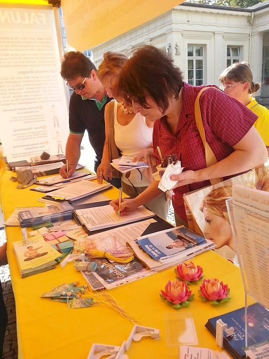 Potpisivanje peticije 