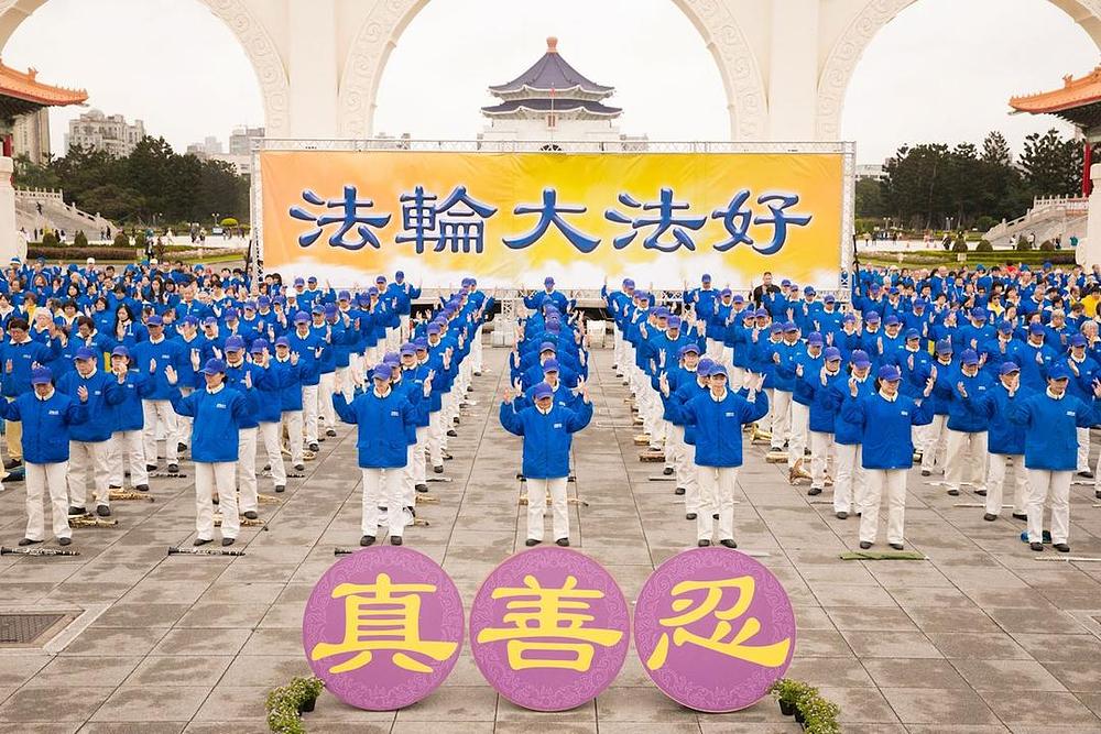 Skoro je hiljadu praktikanata zajedno izvodilo vježbe.