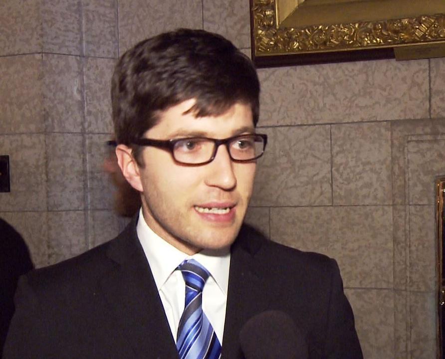 Član parlamenta Garnett Genius govori sa novinarima na pres konferenciji na Parliament Hillu 10. aprila 2017. godine.