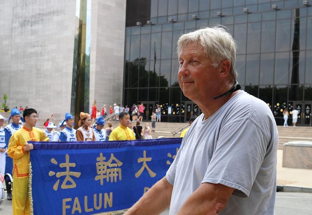 Gosp. Donald Cochen je ponosan što SAD podržava slobodu vjerovanja 