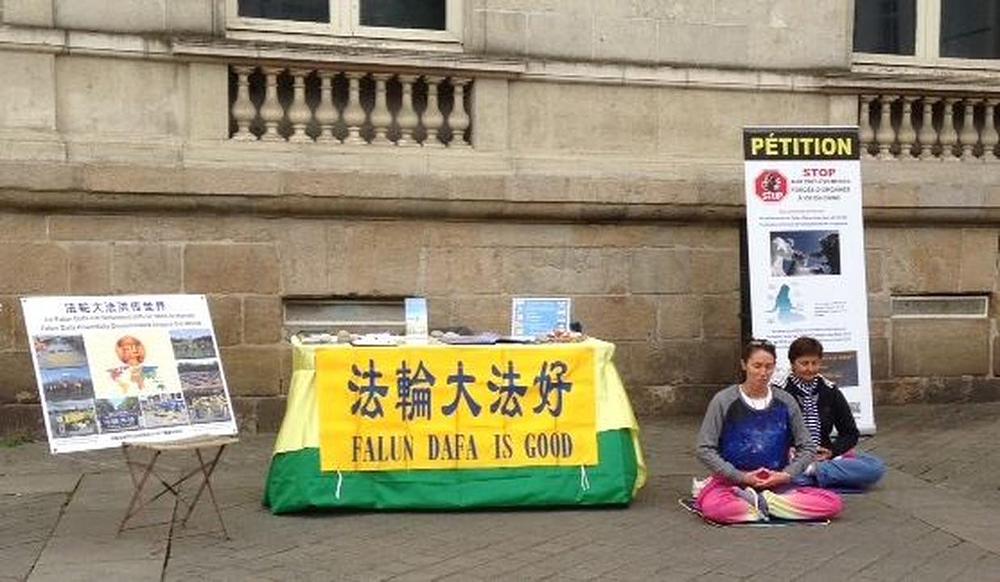 Praktikanti demonstriraju vježbe 