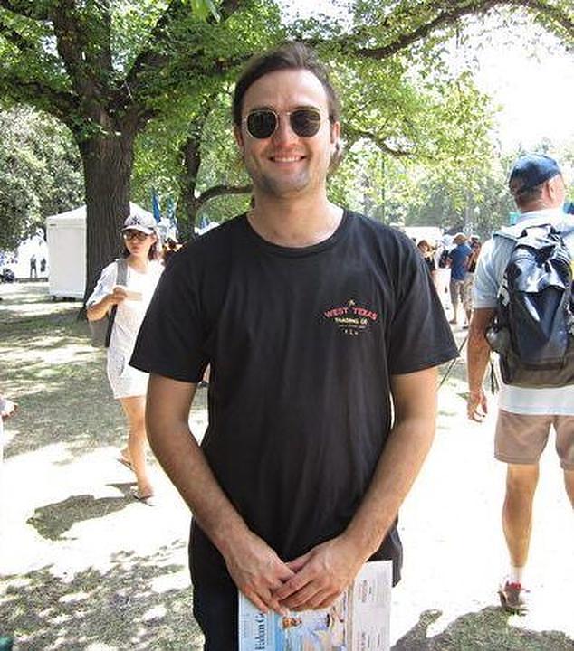 Filmaš Angus Flanery je isprobao vježbe i one su mu se dopale.