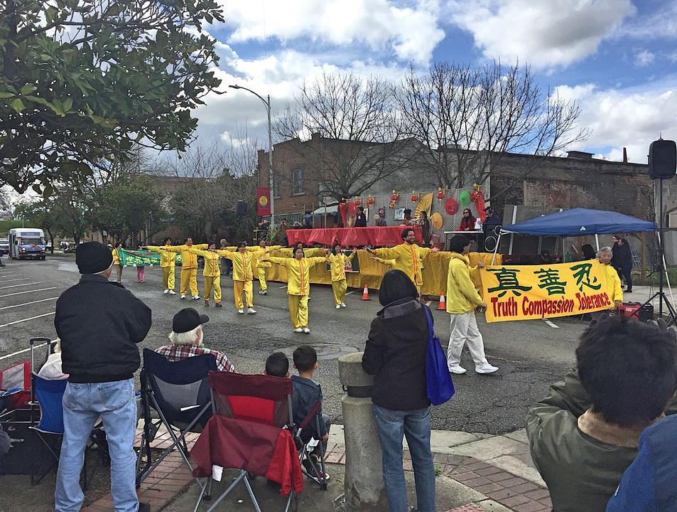 Praktikanti demonstriraju vježbe  